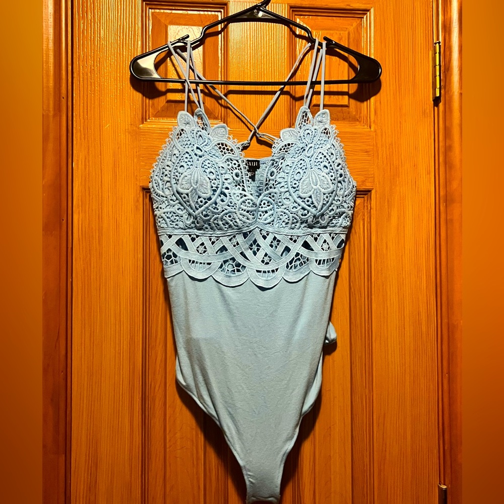 Bodysuit light blue crochet